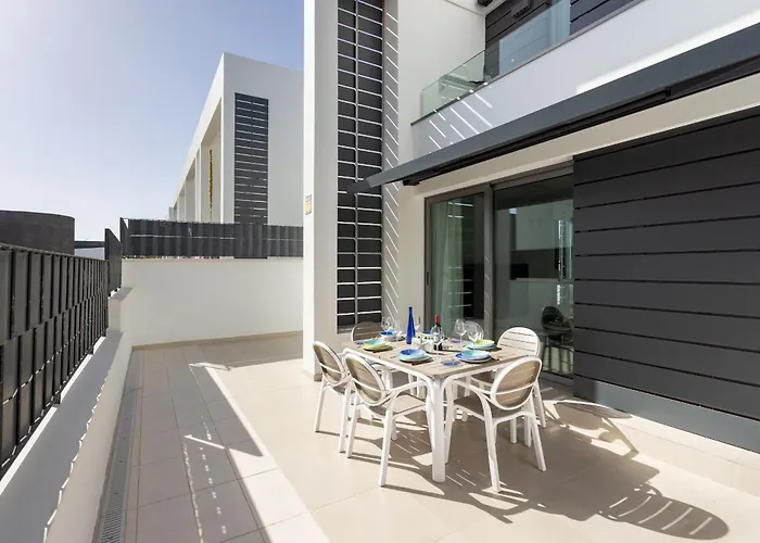 Home2book Modern With Pool In