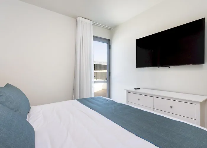 Home2book Modern With Pool In