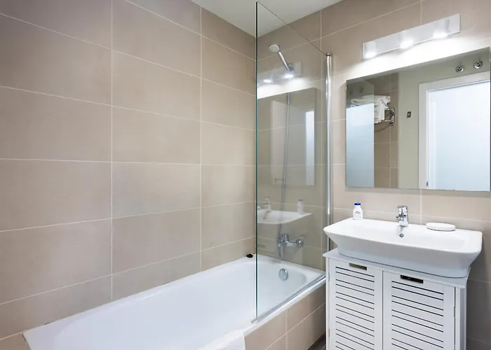 Home2book Modern With Pool In Apartamento