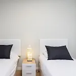 شقة Home2book Modern With Pool In *