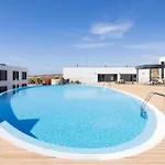 Home2book Modern With Pool In *