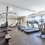 Apartment Home2book Modern With Pool In *