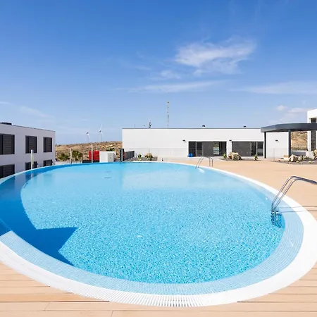 Home2book Modern With Pool In *