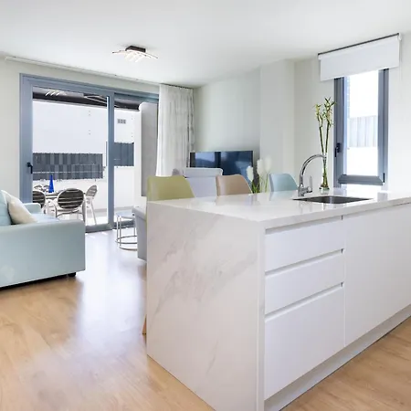 Apartment Home2book Modern With Pool In *